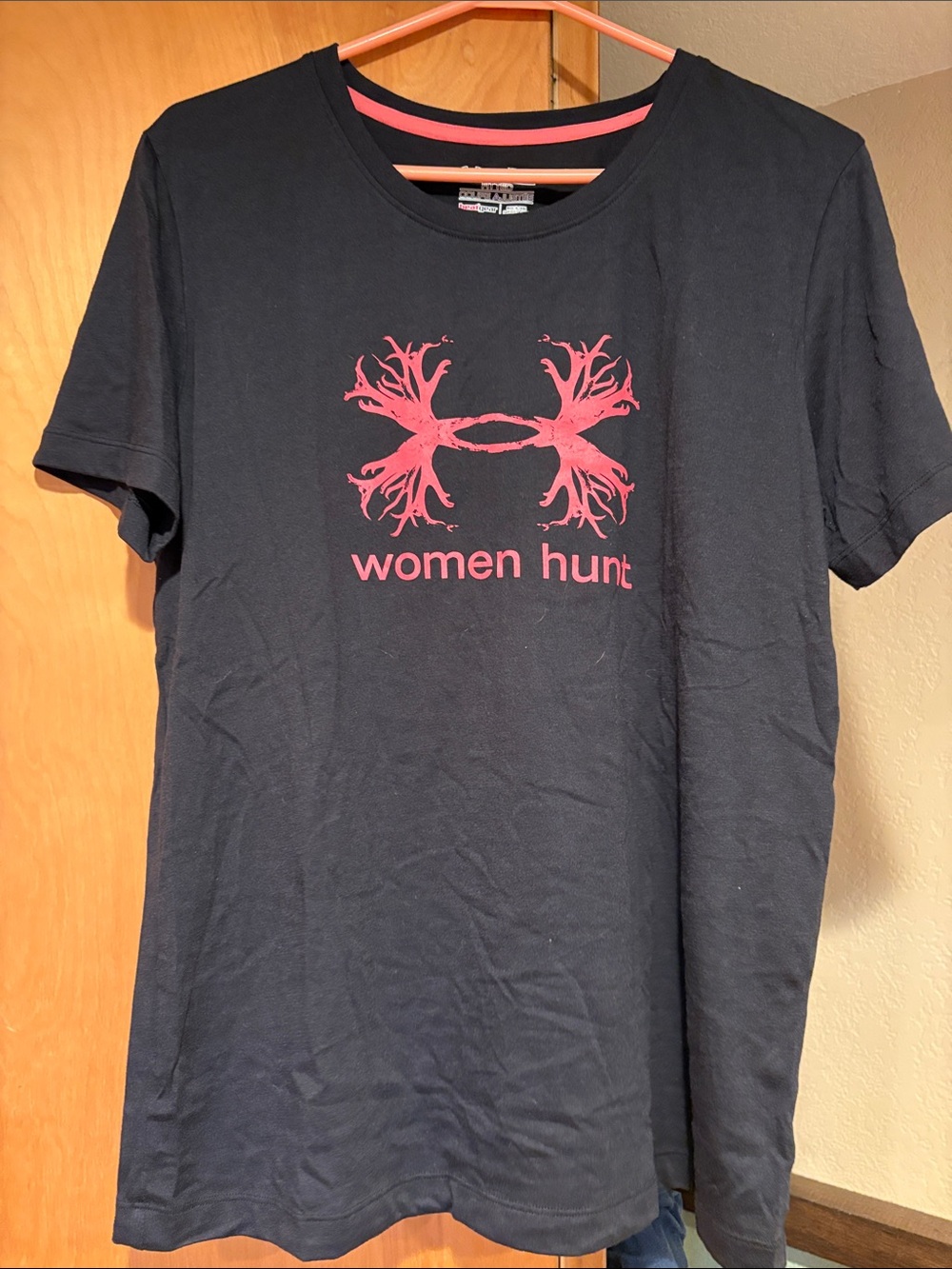 Under Armour Women Hunt Short Sleeve T-Shirt - Black/Pink Size XL